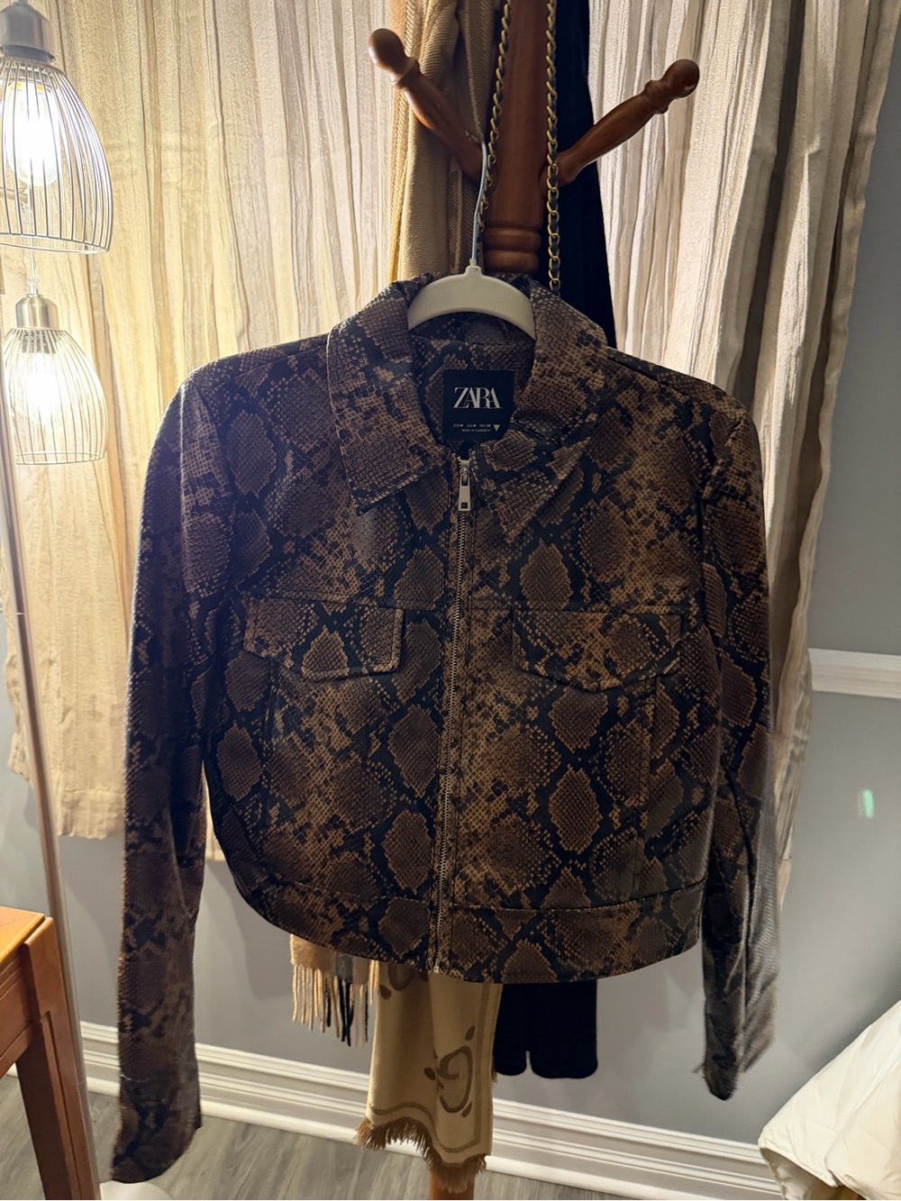 Zara size medium women’s cropped Snake-Print Zip Jacket faux leather
